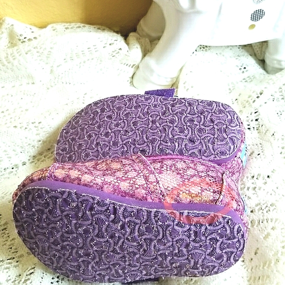 TOMS - Picture 7 of 7